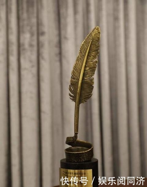 导演王家卫获香港电影编剧家协会荣誉大奖