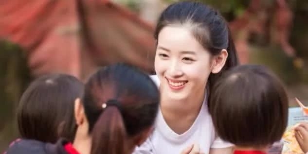 奶茶妹妹退出京东,离开刘强东后,新身份让百