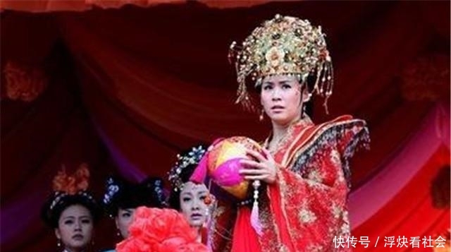 她苦等意中人18年,被封皇后入宫,却只陪伴夫君