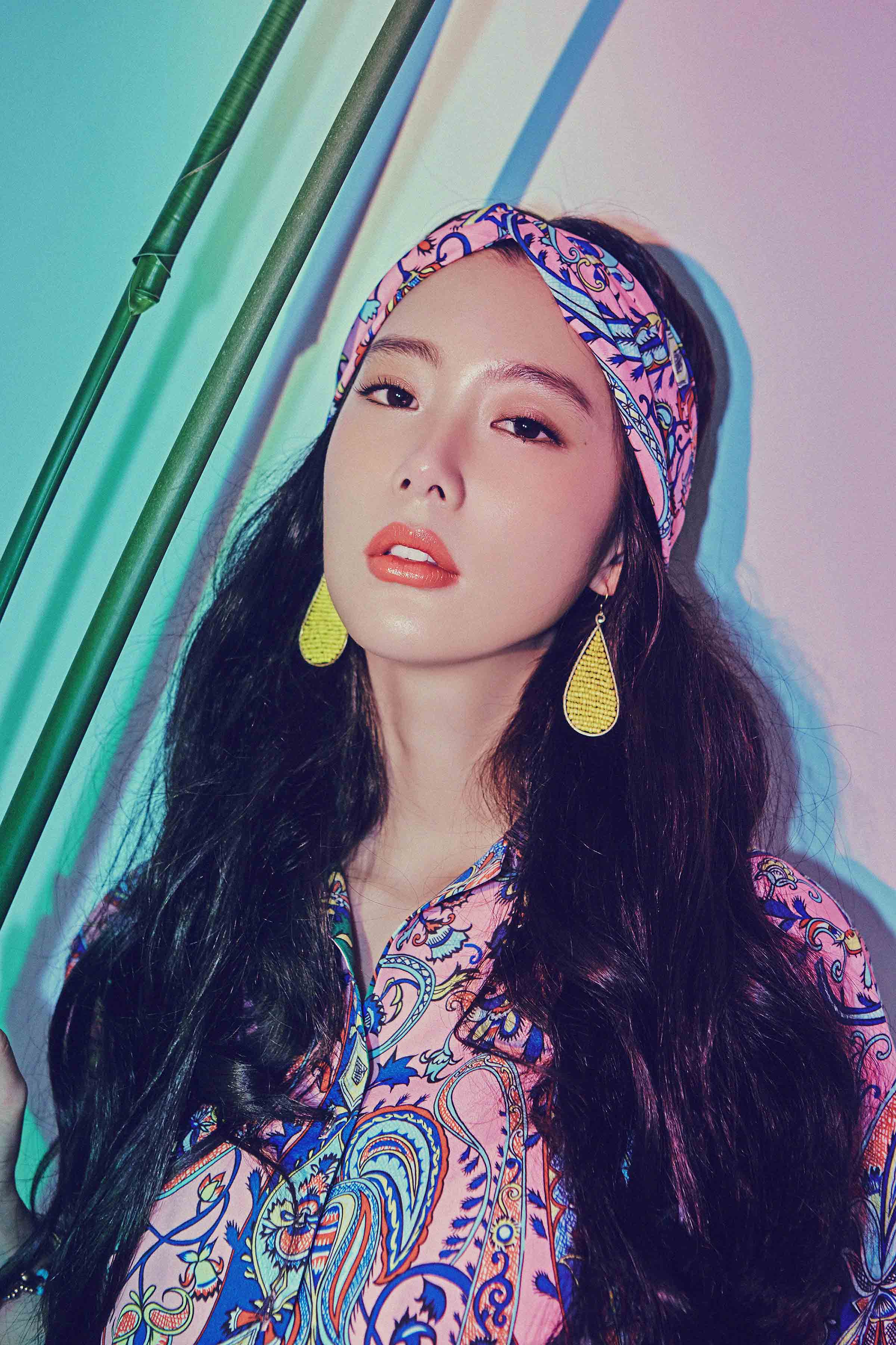 克拉拉炫彩大片曝光 引领独特时尚潮流