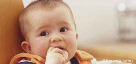 新生儿宝宝脸上的白色小颗粒是什么