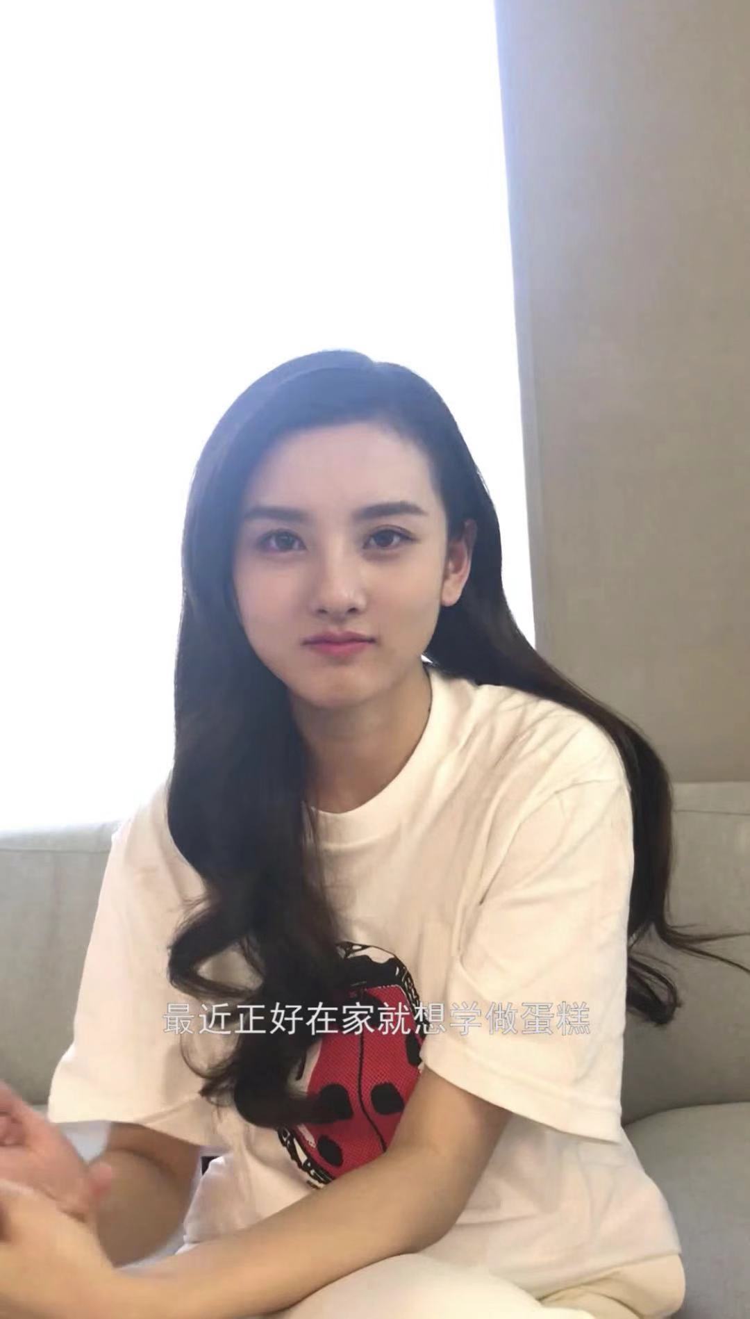 宋祖儿自曝想学做蛋糕 网友：吃货的力量！