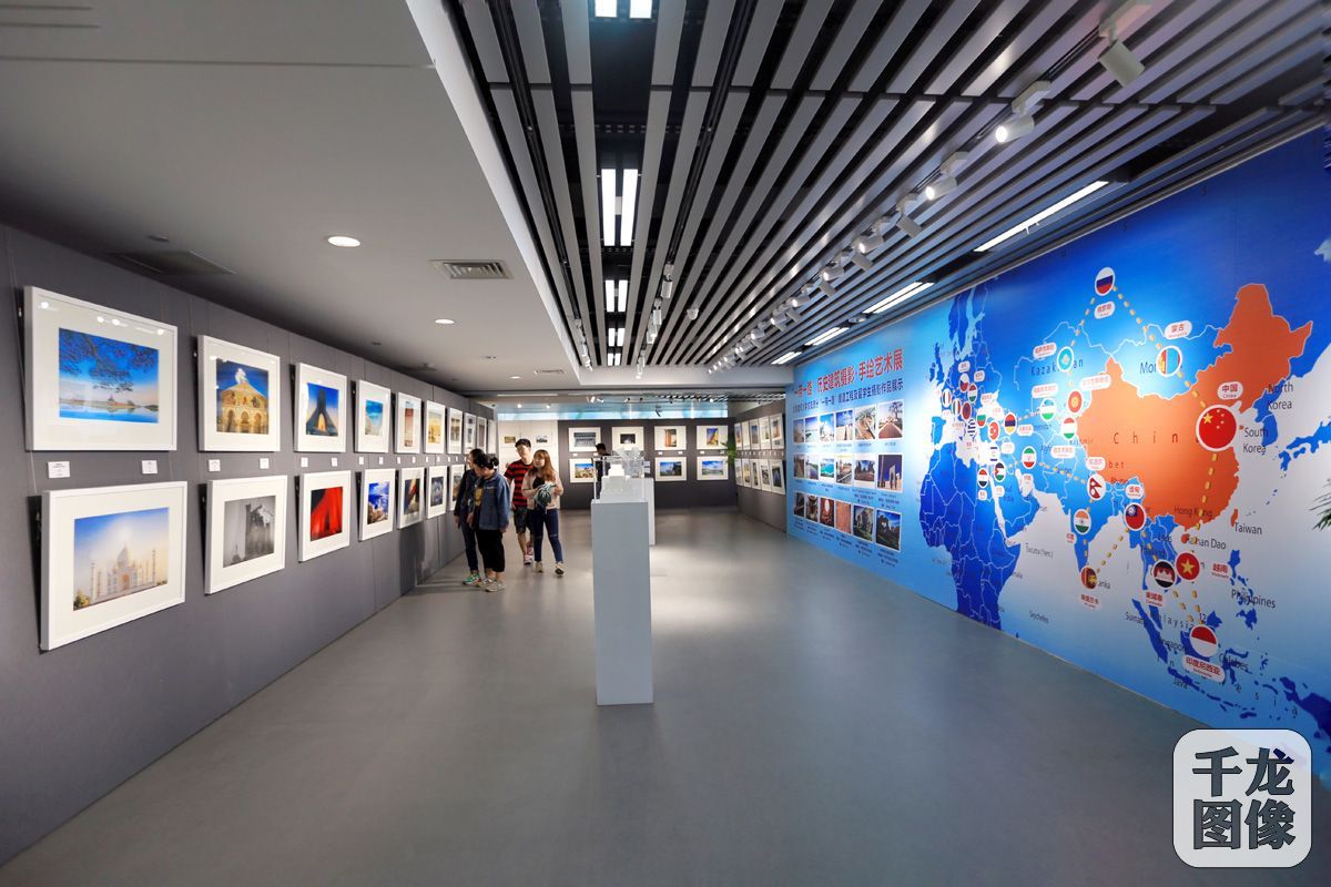 "一帶一路"歷史建筑攝影·手繪藝術(shù)展在京開幕(圖1) "一帶一路"歷史建筑攝影·手繪藝術(shù)展在京開幕(圖1)