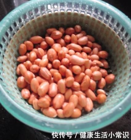 懒人速减妙招,花生和它泡着吃,3天排毒治便秘,20天瘦25斤,用