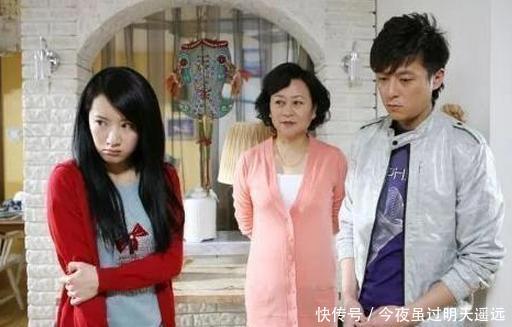 妻子在娘家养胎,我去送生活费,临走岳母指着钱