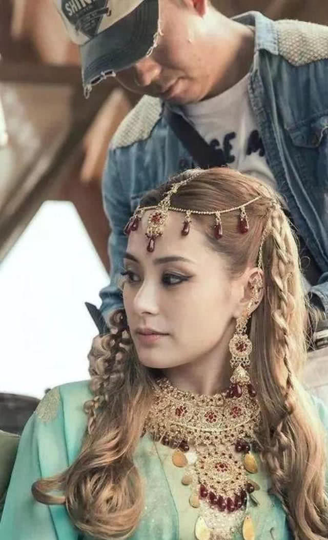 身高不够颜值凑,朱茵153cm,她不到160嫁给男