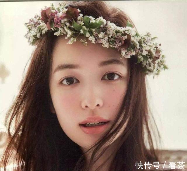 明星没了眉毛多可怕,胖回来的郑爽一字眉很灵