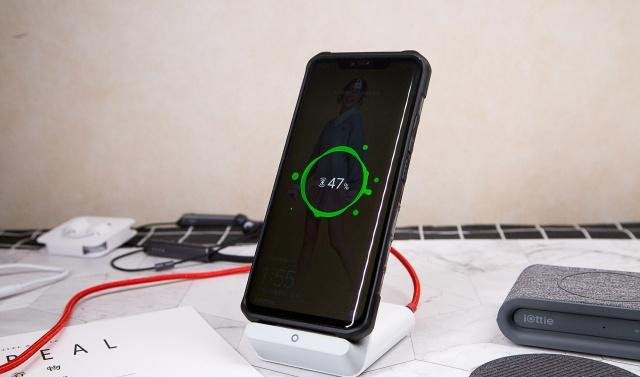 买苹果还是买华为四个方面告诉你苹果和华为的