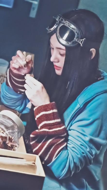 傲娇男明星鬼马小保姆全能经纪人的三角爱!你