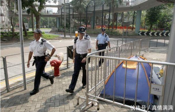 刘德华歌迷排队买票遇袭,耳朵手臂皆重伤,网友