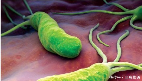 宝爸给宝宝冲奶粉,居然这样试水温,害的感染幽