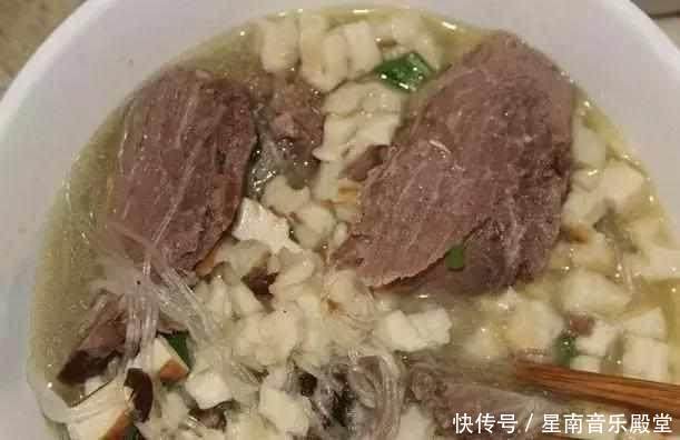 生活中要警惕这种东西,很多饭店会在食物中添