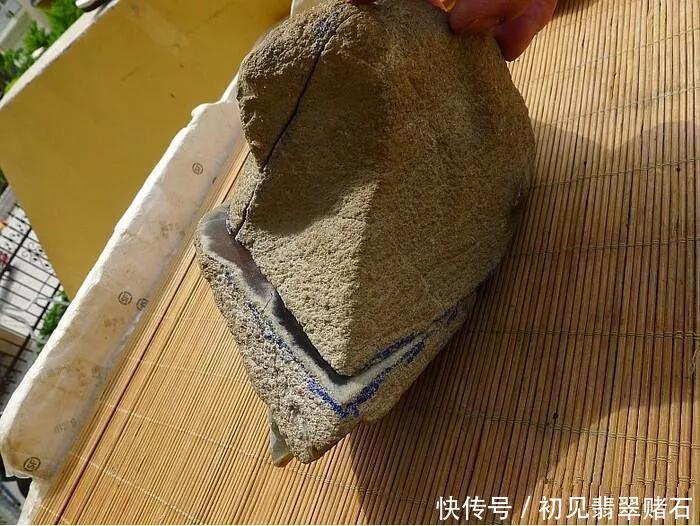 缅商也会看走眼,朋友1.2万收的原石,竟切出“果冻级”翡翠 明升ms88平台