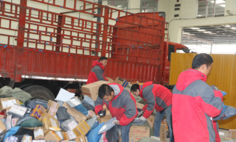 韵达快递员吐槽,快递员收入多一倍,百分百送货