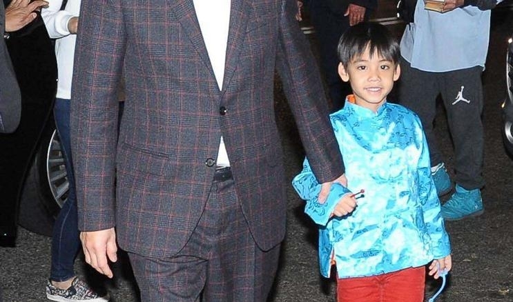 李嘉欣儿子长大了,懂事孝顺情商高,不愧是豪门