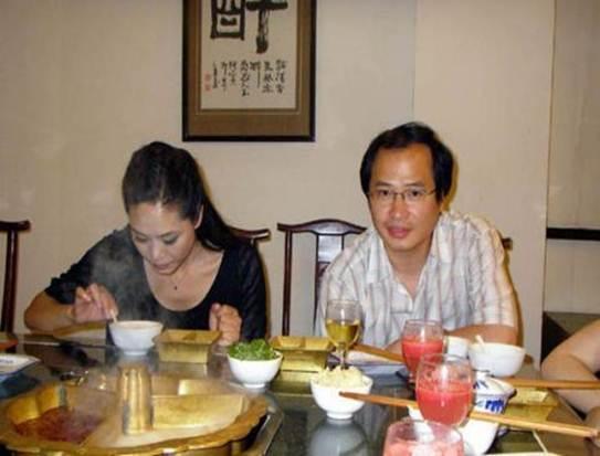 她隐瞒了17年的老公终曝光, 原来长这模样, 难怪一直不愿公开！
