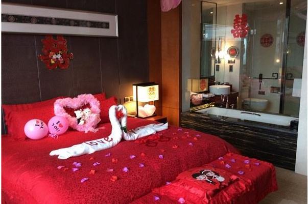 结婚当天,婆婆说让我生儿子,我回她1句话,在场客人都笑了