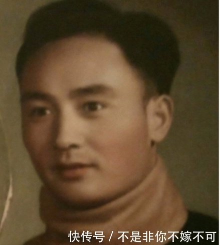 杨幂爷爷90岁了,父亲发文祝福,晒出老爷子年轻