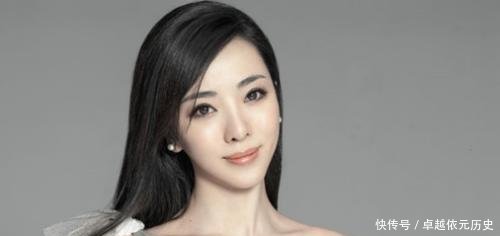 央视美女李思思秀恩爱, 发老公给自己拍摄照片