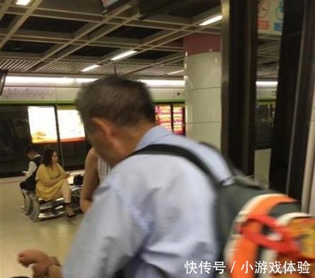 武汉一爷爷女生小便,品牌怒怼地铁他憋不住了男童桖乘客t图片