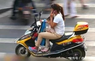 电瓶车如何放车上 t01c84a3c1bf41ae511.jpg