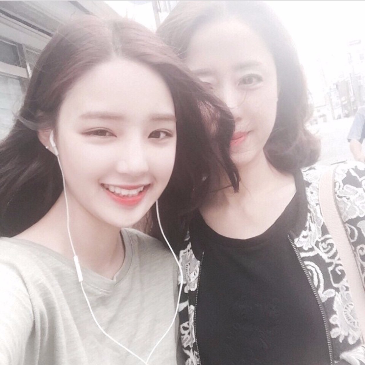 惊呆!史上最美天然母女，颜值逆天似姐妹!