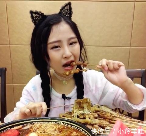 猫妹妹与达少出车祸,依旧不忘直播、点关注,网