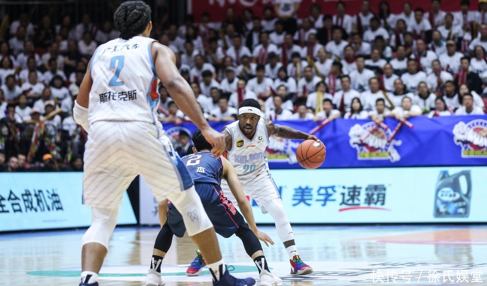 唏嘘!3年前他带领新疆夺冠,3年后他沦为看客恐