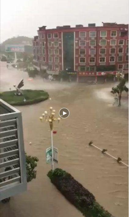 玛莉亚台风席卷福建,房屋倒塌惊魂一幕!