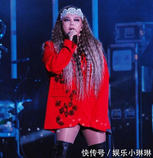 张惠妹胖出新高峰,脸大腿粗,网友:撞脸李湘!