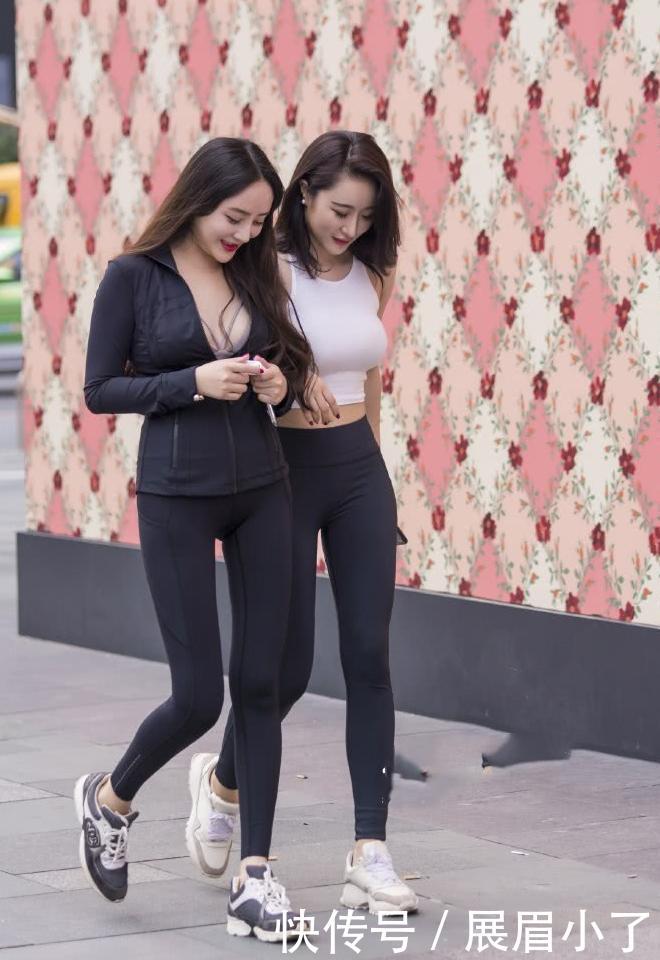 街拍:全球丰满的打底美女裤性感,秀出婀娜多姿最新的最紧身女人性感图片
