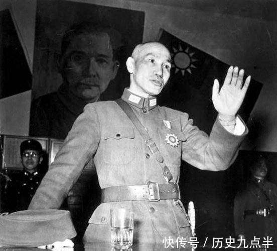 1932年毛主席和朱德做了项什么决定？被国共两党同时嘲笑