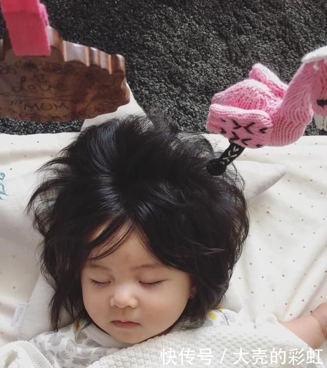 超猛发量的日本爆炸头宝宝,不到一岁头发的面
