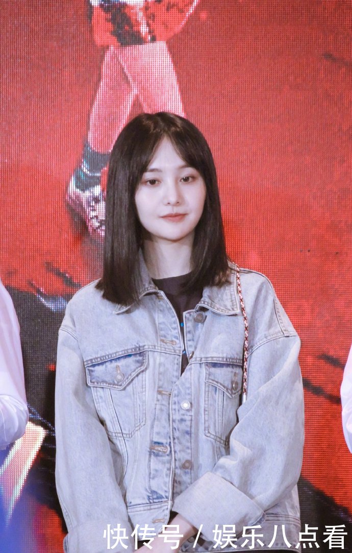 郑爽发布会上自扇巴掌,她的这些举动已经让人