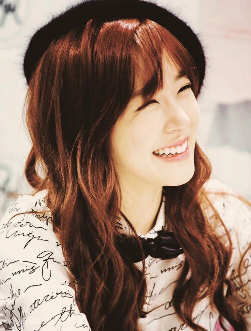 还有那个女艺人笑起来像她一样是弯弯月牙眼吗?_365问答