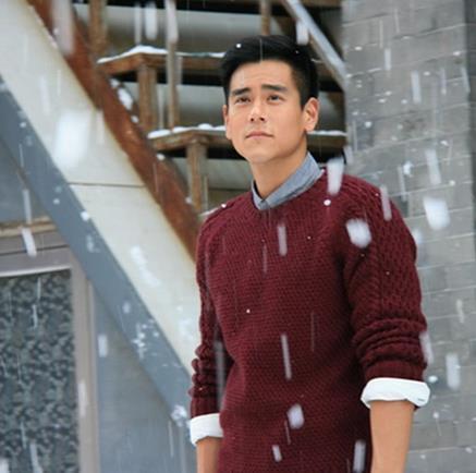 穿衣<em>搭配</em>大神 求救!酒<em>红色毛衣</em>配<em>什么围巾</em>?-突