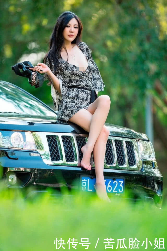吉普车模真给力,媚眼长发美女,深v短裙性感诱人 金百利国际娱乐