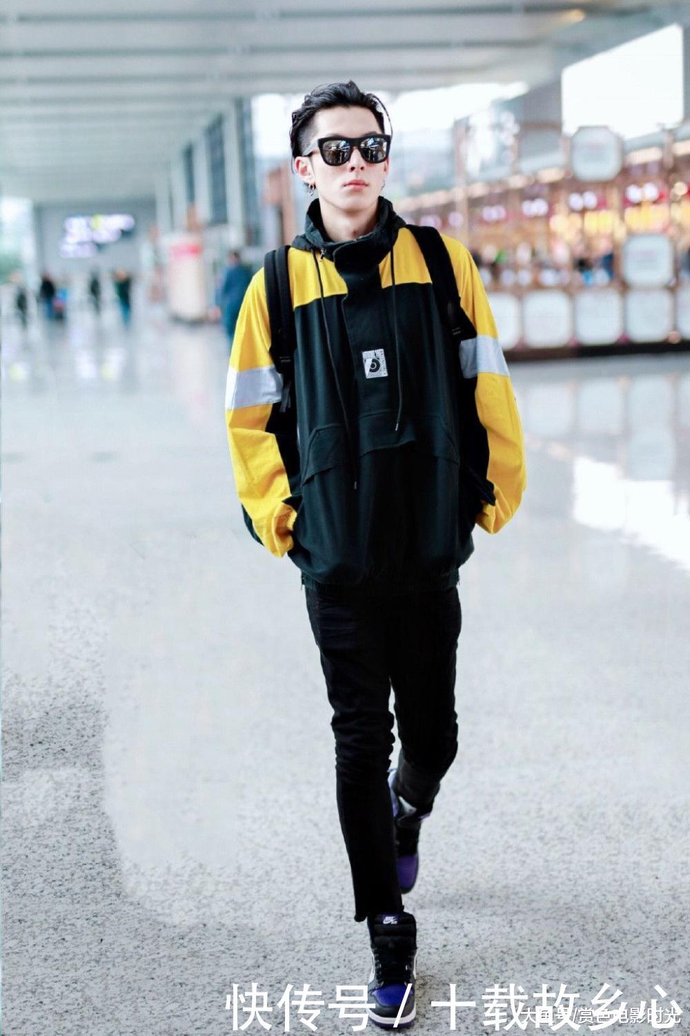 道明寺王鹤棣穿拼接外套配黑色长裤现身 双手