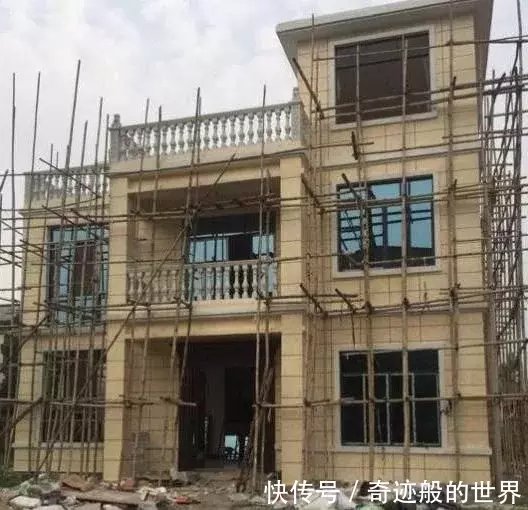 40万盖的自建房,真石漆的设计省钱又省事!估计