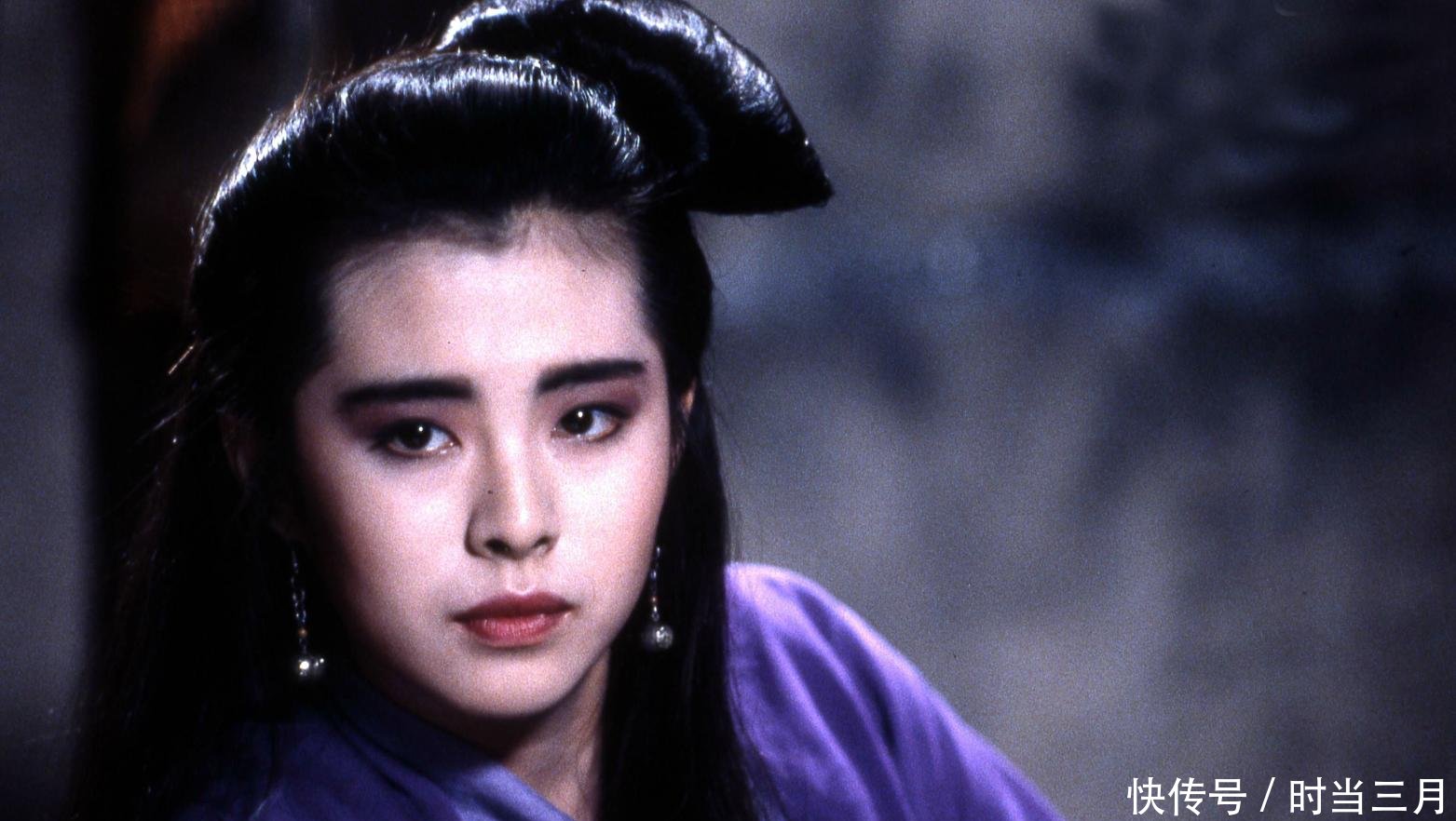 51岁王祖贤晒近照容颜依旧!还是当年的小倩