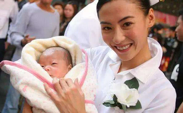 父亲为其牵线,张柏芝3胎生父来自内地,某50多