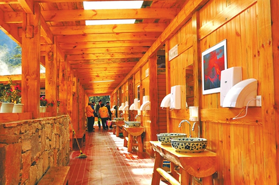 四川旅游厕所怎么建?人性化设计 男女厕位比不大于2:3