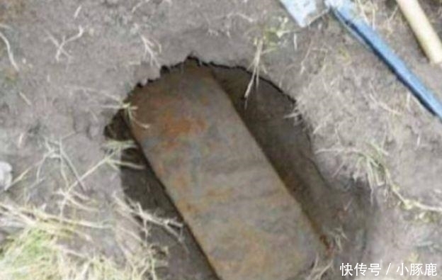 男子耕地挖出了大铁盒, 打开后不淡定了, 直接就报了警 18新利手机版app下载