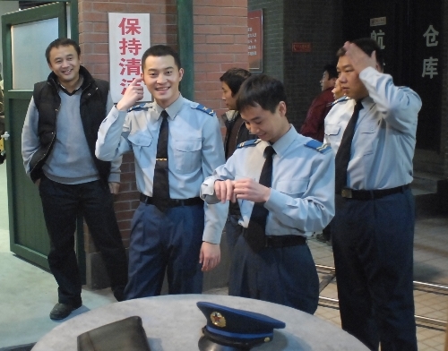 她参演两部电影票房破80亿，儿子为照顾她曾推掉《武林外传》