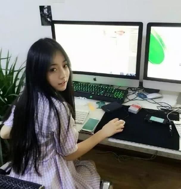着急图片gif妹子美女爱放屁的:美女,今天出门1有点搞笑呀,把另图片