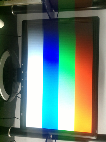 方正电脑屏幕显示红绿蓝白横杠怎么办_360问