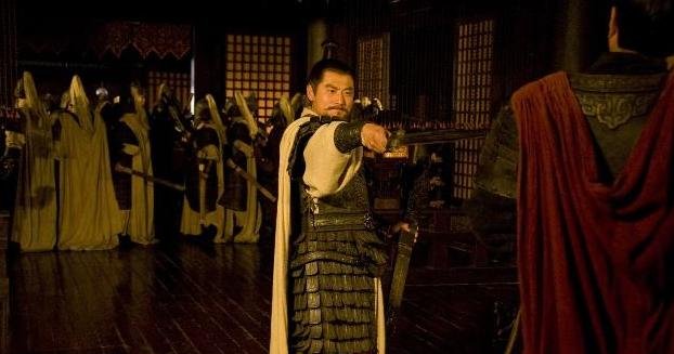 丈夫养外室,原配提刀前往,踹门后丢下刀,说了一