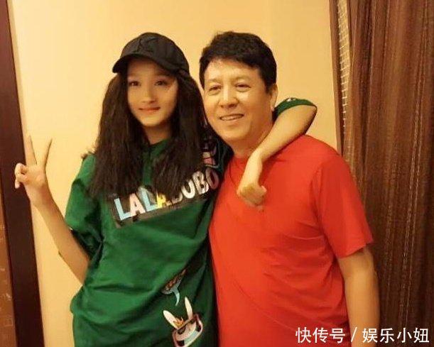 关晓彤家世背景原来这么强大!怪不得片约资源