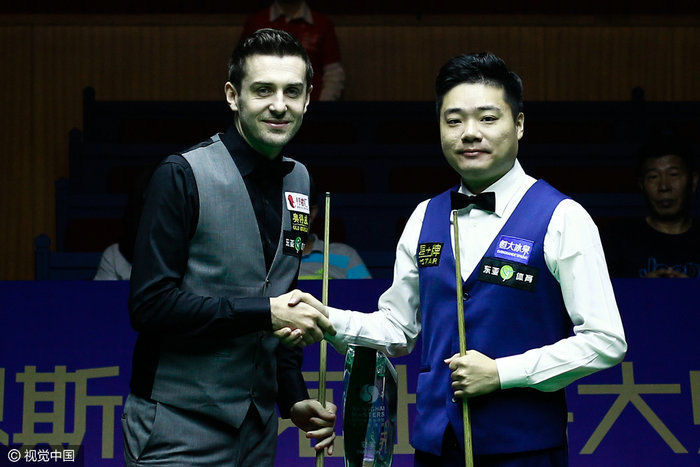 上海斯诺克大师赛丁俊晖战胜塞尔比夺冠喜极而
