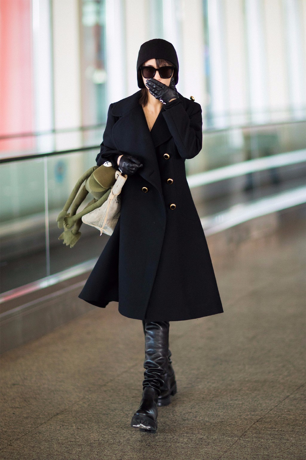 王子文透视装秀下半身,小腿肌肉惊人,这么久的